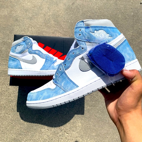 Jordan 1 hyper royal
